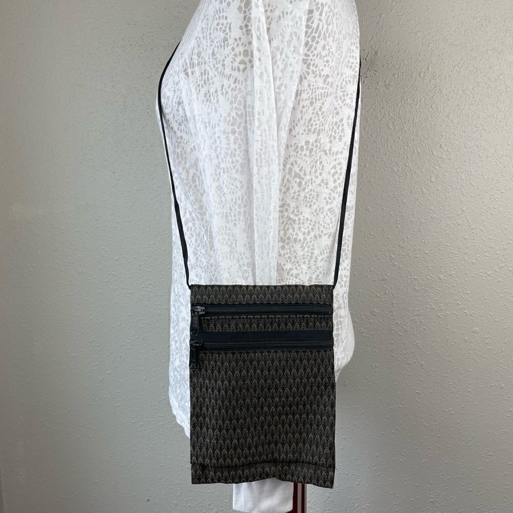 Crossbody Purse EUC - Picture 2 of 4